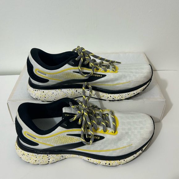 Brooks Trace 2 Women\'s
Size 8 M (B) Running Shoes
Pittsburgh Black Yellow